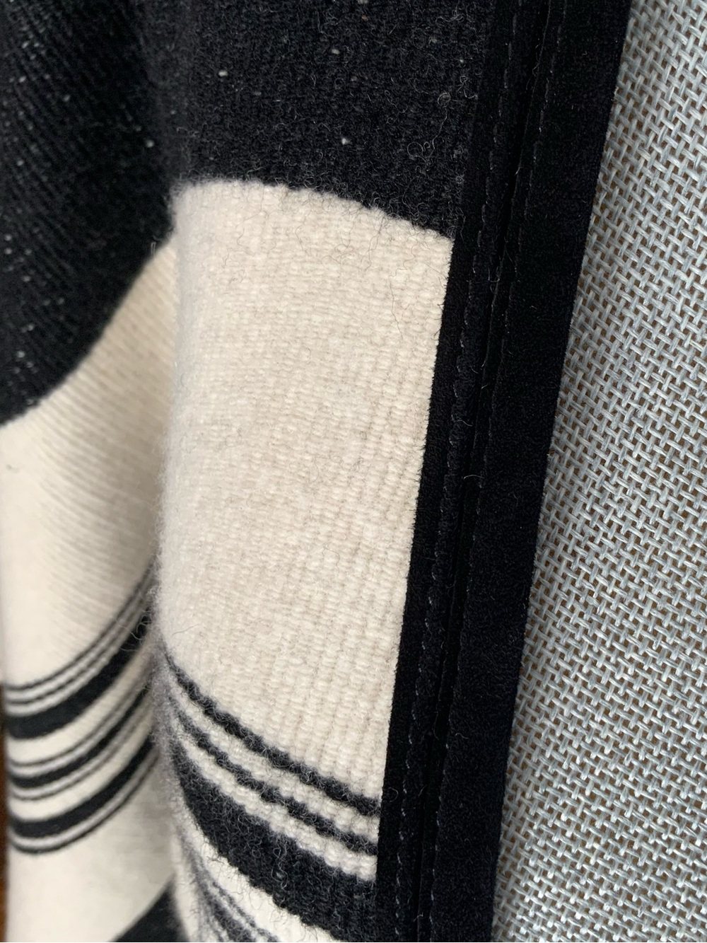 ETRO MILANO Black and Cream Mantella Cape - Picture 4 of 7
